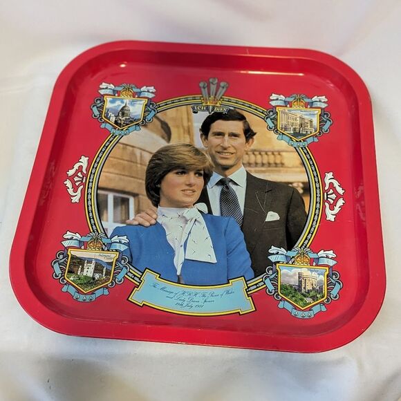 RARE Charles and Diana Royal Wedding Commemorative Tin Tray in Red - 1981 - Picture 1 of 3